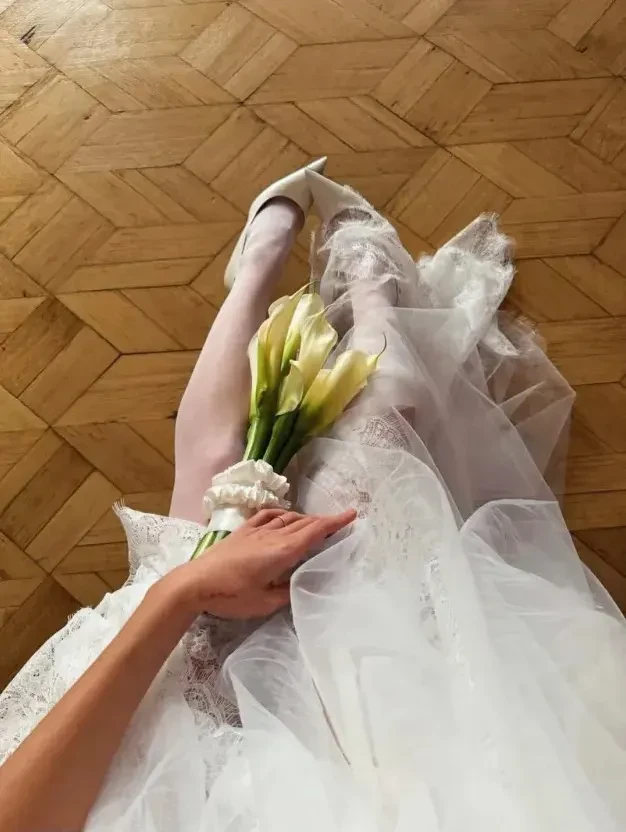 "Она носит моё кольцо". Бывшая девушка бойфренда Вали Карнавал публично высказалась об их романе