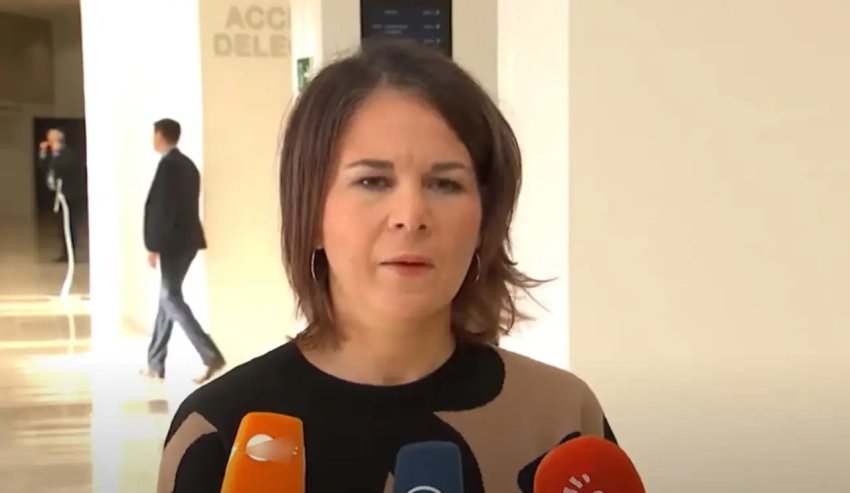 Бербок: Украина не должна идти ни на какие территориальные уступки