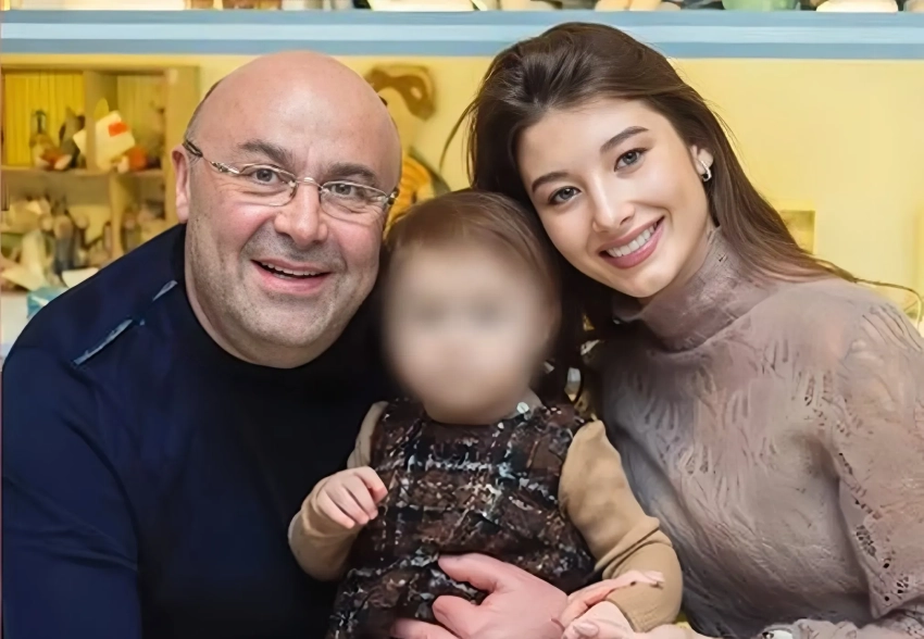 Экс-министр торговли Подмосковья Михаил Хубутия будет платить 150 тысяч рублей алиментов Юлии Ван, на которую он напал с топором