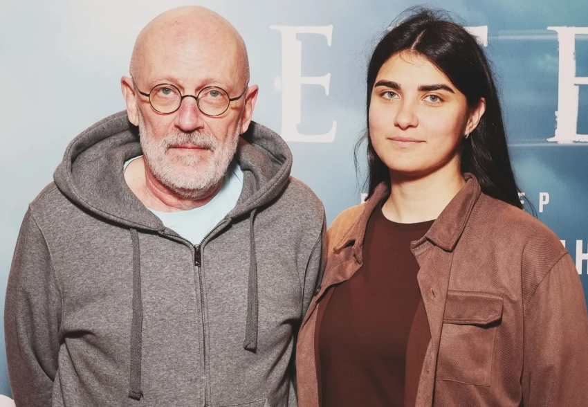 В сети появились подробности и видео с тайной свадьбы 61-летнего Александра Гордона и его 23-летней возлюбленной