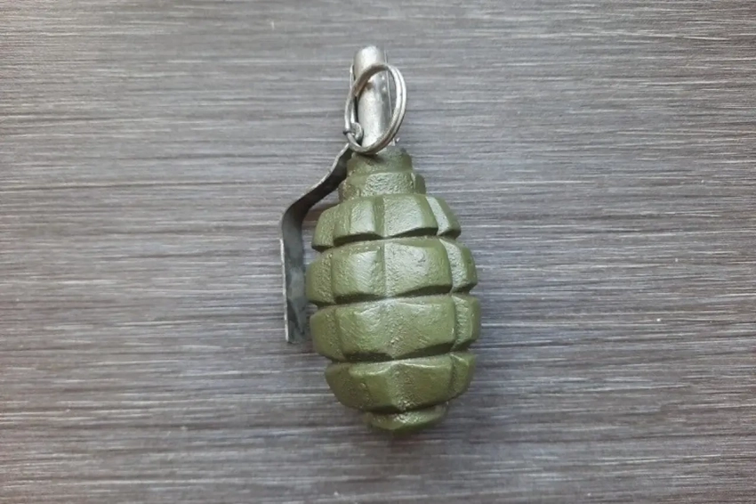 Украинские военные устраивают ловушки при помощи ручных гранат в «гирляндах»