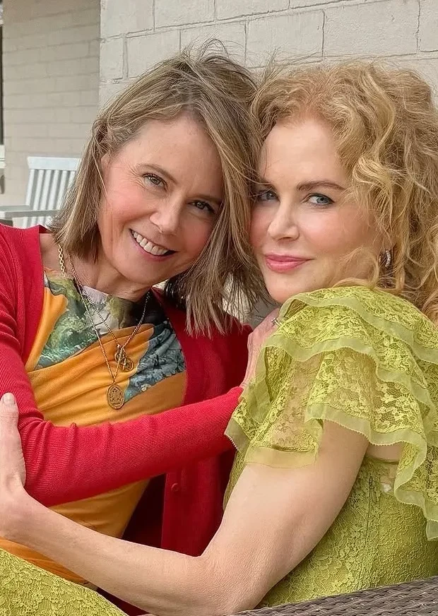58-летняя Николь Кидман показала редкое фото с младшей сестрой