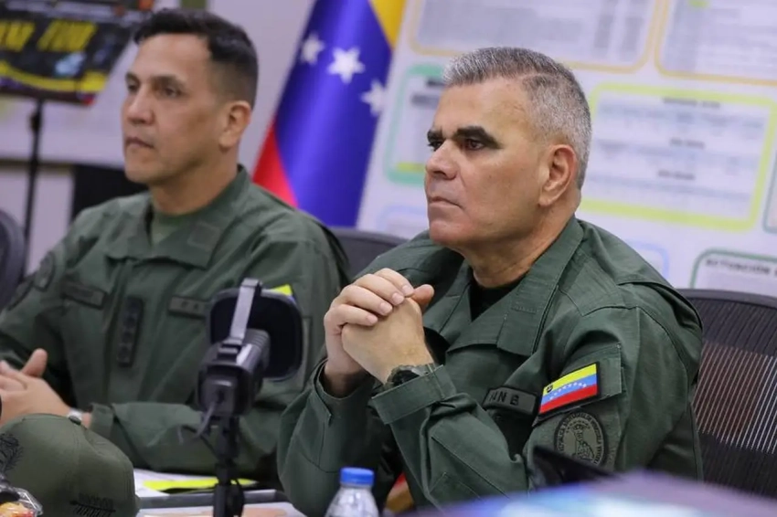 Глава Минобороны Венесуэлы призвал ответить на «американскую агрессию»