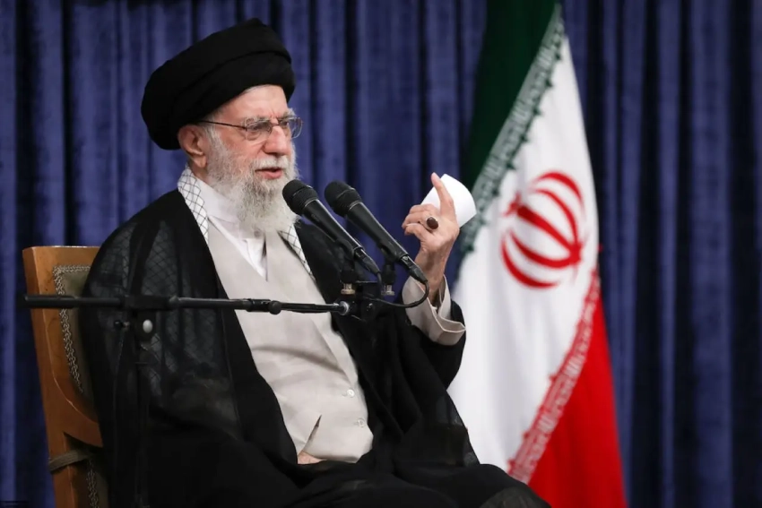 Аятолла Хаменеи призвал граждан Ирана прекратить пытаться угодить Трампу