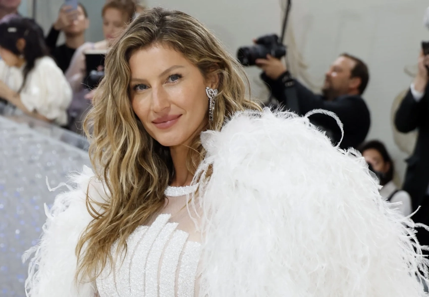 "Нет ни гроша за душой". Семья Жизель Бундхен недовольна тем, что она вышла замуж за личного тренера, от которого родила третьего ребёнка