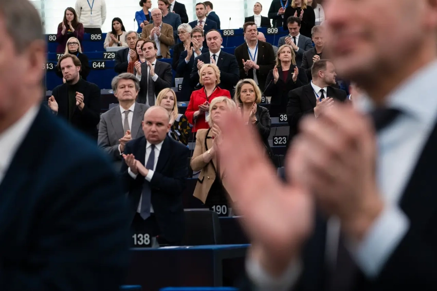 ЕС грозит Трампу приостановкой одобрения торгового соглашения с США