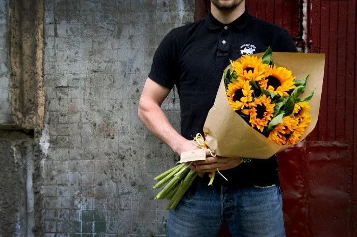 Что подаренный мужчиной букет цветов может рассказать о типе его характера