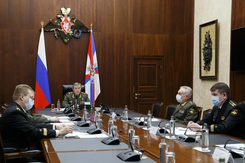 О «вранье генералов» и «мягкотелости президента»... Размышления на тему очередной проигранной информационной битвы