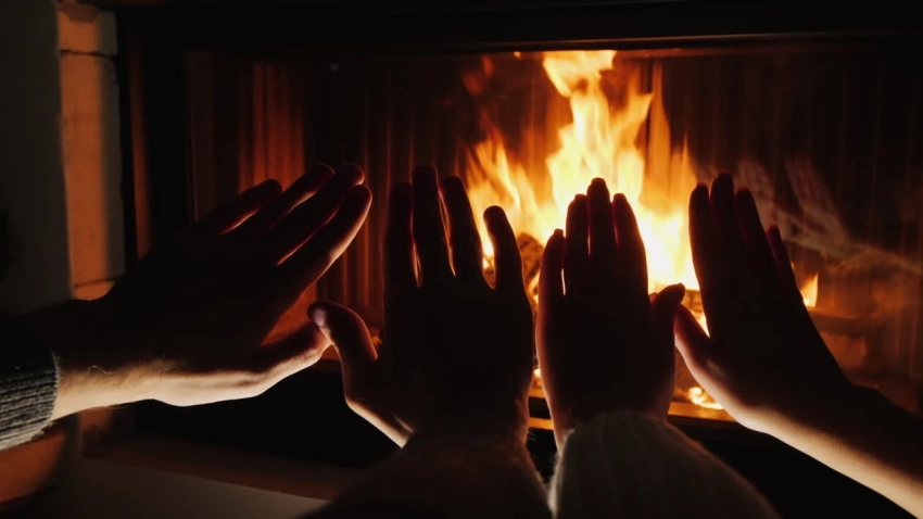 Почувствовать друг друга по-настоящему: как укрепить отношения в темные февральские вечера