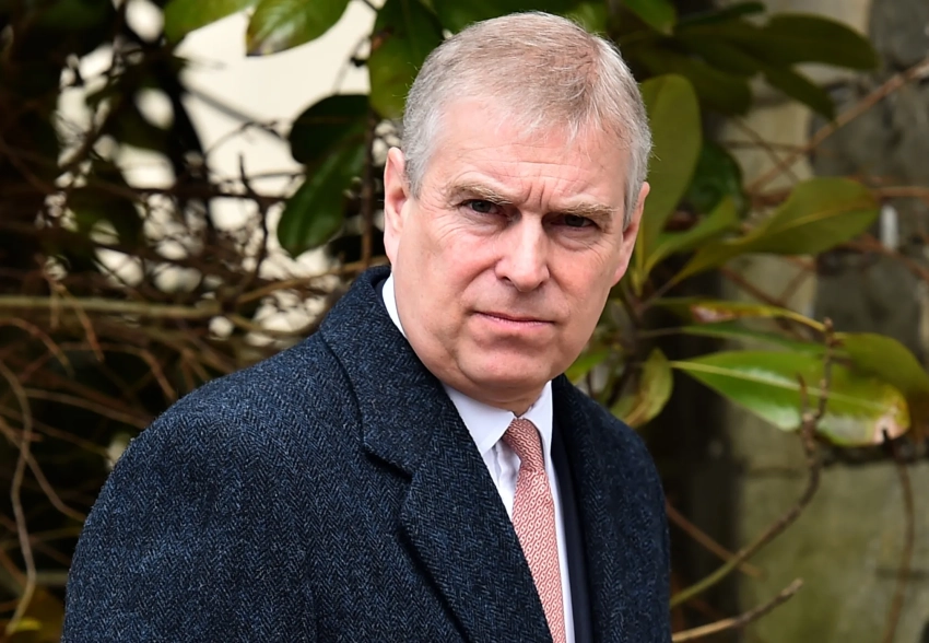 Королевский персонал отказался работать на экс-принца Эндрю из-за его дружбы с миллиардером-педофилом Джеффри Эпштейном