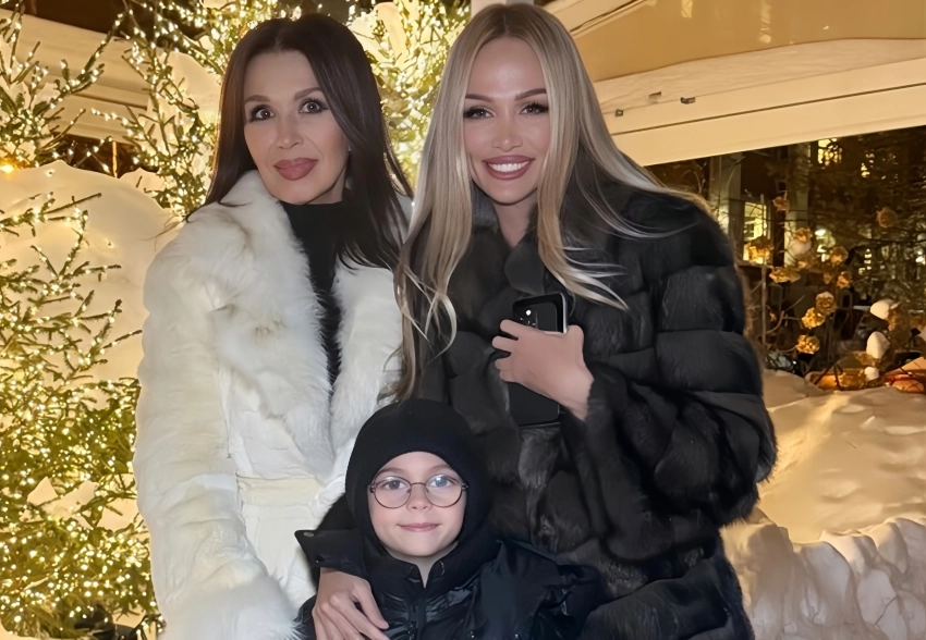 Виктория Лопырёва показала редкое фото с 66-летней матерью и сыном