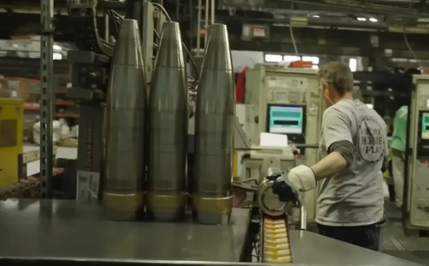 Армия США взыщет штрафы с компаний за срыв поставок снарядов на Украину