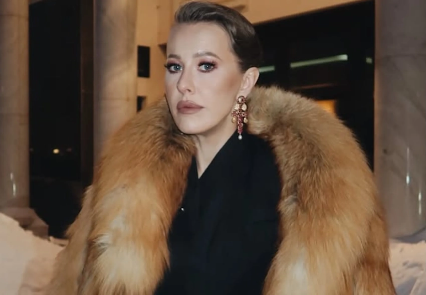 Ксения Собчак в мехах вышла в свет на фоне отставки её мужа Константина Богомолова из Школы-студии МХАТ