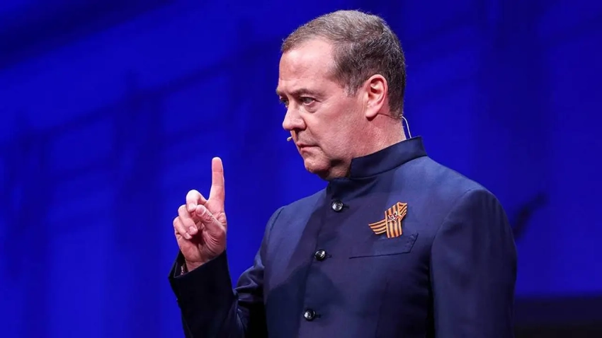 Медведев назвал Зеленского «ничтожеством», живущим только по прихоти России