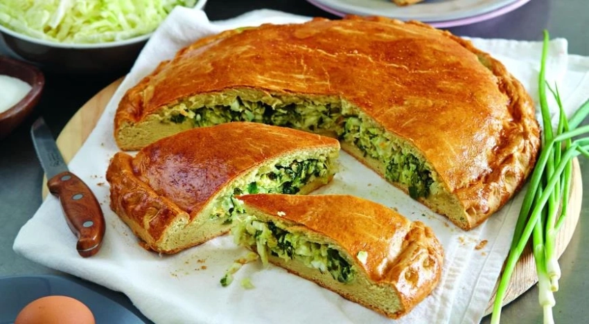 Почему на Руси 20 февраля хозяйки обязательно пекли луковые пироги: значение этой традиции