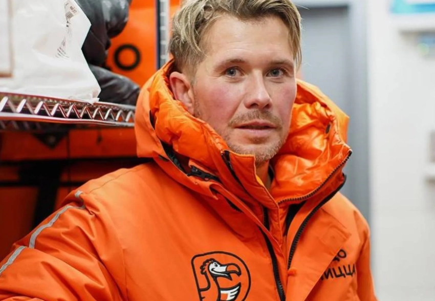 Основатель "Додо Пиццы" Фёдор Овчинников после скандала с курьером, который помог бездомной собаке, сообщил, что вся сеть станет pet-friendly