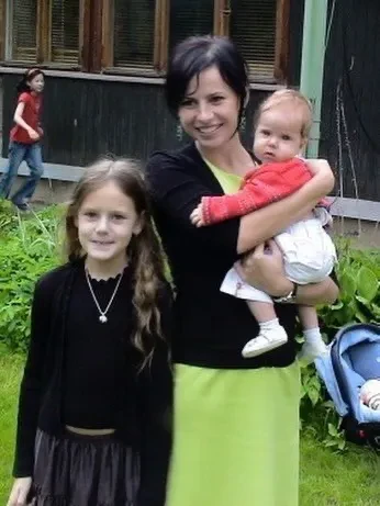 Оксана Лаврентьева показала архивные фото с дочерью в честь её 28-летия