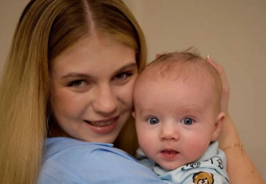 Александра Трусова опубликовала новые фото полугодовалого сына