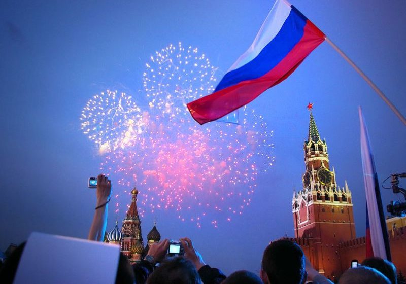 Праздник День России отмечают 12 июня: история и традиции, как поздравить близких и друзей, красивые открытки