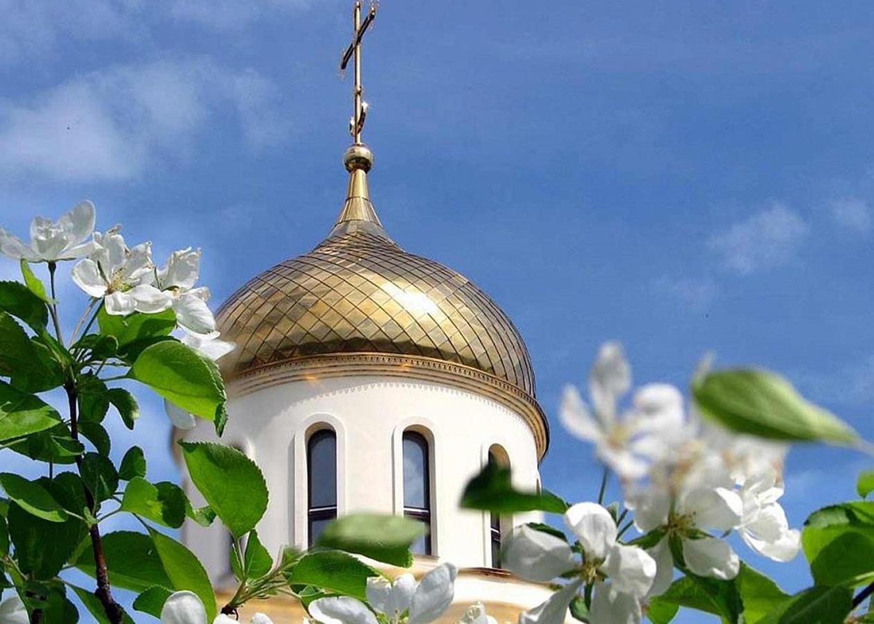 Какие народные и церковные праздники отмечаются 12 июня, приметы и поверья дня